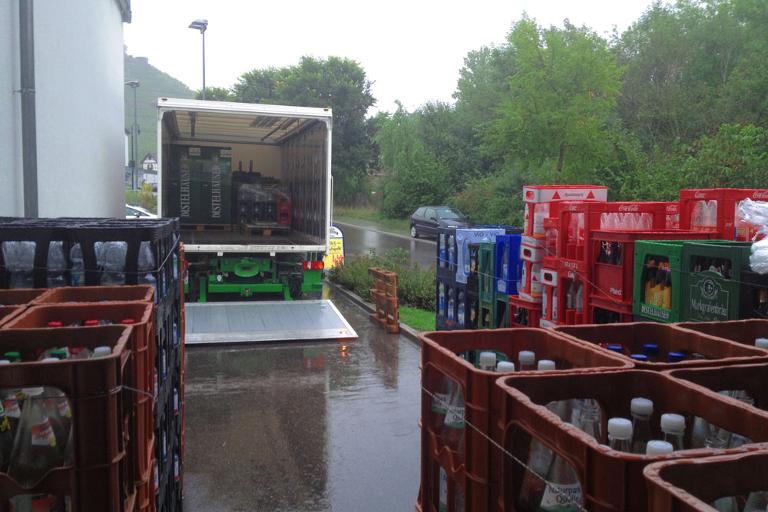 Beladung des LKW bei jedem Wetter Beladung des LKW bei jedem Wetter